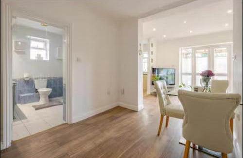 Brooklands Apartment | Spacious 2BDR Apartment, WIFI+ Great TV