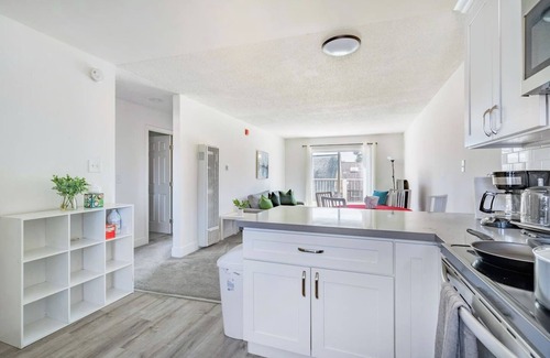 Central Berkeley Apartment | Spacious 2BR/2BA Apt Nr UC Berkeley W/Free Parking