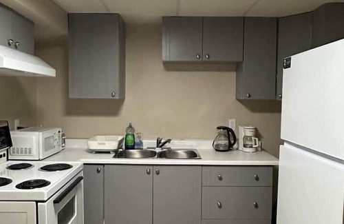 Alcona Apartment | Spacious 2BR Basement Apt – 5 Mins to Beach