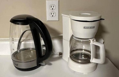 Alcona Apartment | Spacious 2BR Basement Apt – 5 Mins to Beach