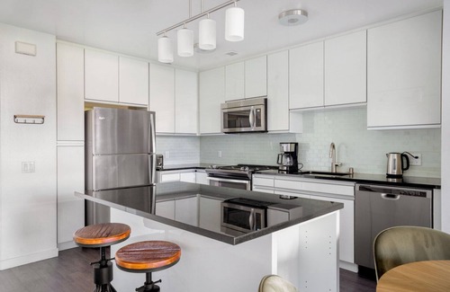 Mission Bay Apartment | Spacious 2BR Mission Bay w/Gym, near Caltrain by Blueground