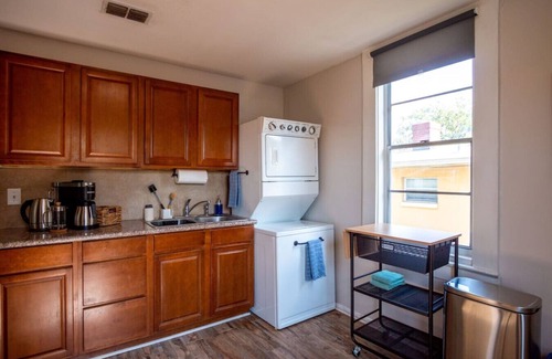 San Marco House | Spacious 2BR Retreat in San Marco – Walk to River, Square & Dining