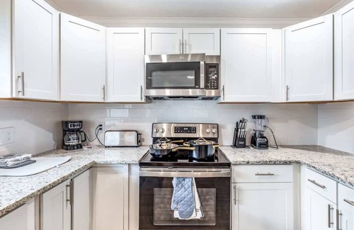 Stuart Apartment | Spacious 2BR Townhouse Near The Beach with Parking