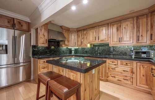 Aspen Apartment | Spacious 3/3 in Aspen's Core with Sauna!
