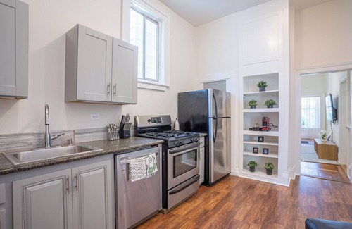 Lower Haight Apartment | Spacious 3 Bd 2 Ba w/Bonus Room, Laundry in Central Hayes Valley, Pet Friendly