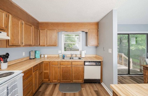 Northeast Raleigh House | Spacious|3 Bdrm|2 Ba|One Level|Pets Allowed