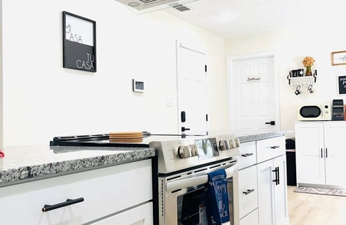 Indianapolis House | Spacious 3 bed 2.5 half bath cozy modern home in established neighborhood!