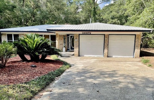 Shalimar House | Spacious 3 bed 3 bath with Game-room, Sleeps 8