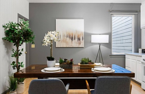 Sunnyside House | Spacious 3 Bed/3 Bath in San Francisco. Close to BART/101 Freeway. SFG Hospital