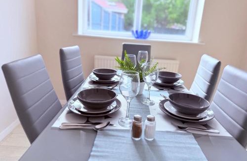 Bristol House | Spacious 3-Bed Contractor-Friendly Home