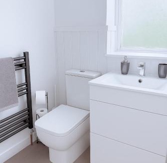 Bristol House | Spacious 3-Bed Contractor-Friendly Home