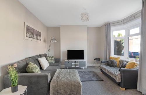 Southampton Apartment | Spacious 3 Bed House, Netflix, Garden, Parking