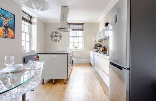 London City Centre Apartment | Spacious 3 Bed Lateral Covent Garden Apartment