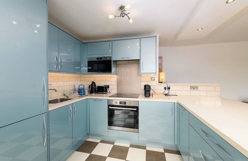 Cardiff City Centre Apartment | Spacious 3 Bed | Short Walk to Atlantic Wharf