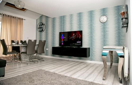 Stanford-le-Hope Apartment | Spacious 3-Bedroom Home with Backyard