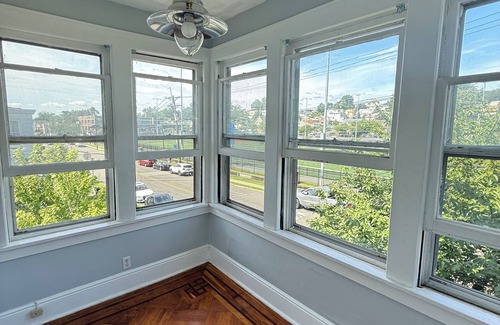 Belleville Apartment | Spacious 3-bedroom apartment