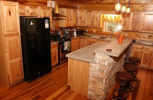 East Point Cabin | Spacious 3 bedroom cabin with hot tub