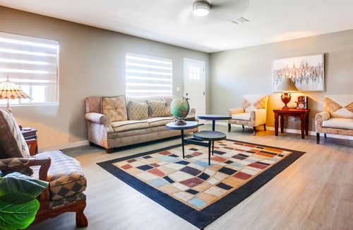 Bay Ho House | Spacious 3-Bedroom Home w Garage, Back Yard & Baby Crib. Available Now!