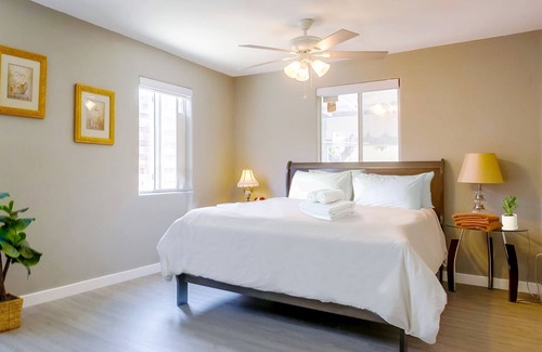 Bay Ho House | Spacious 3-Bedroom Home w Garage, Back Yard & Baby Crib. Available Now!