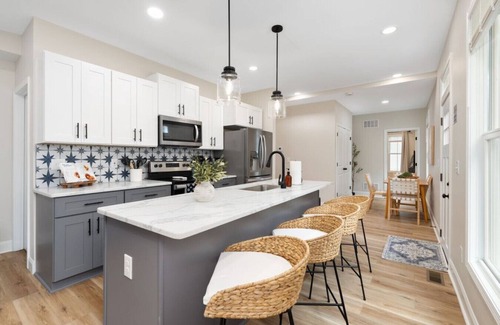 Victorian Village Apartment | Spacious 3-Bedroom Home with King Suite, Parking Permits, and Prime Location Near Downtown Columbus