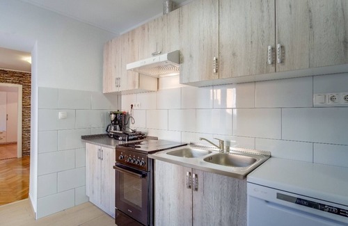 Veli Losinj Apartment | Spacious 3-Bedroom apartment for 6