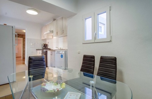 Veli Losinj Apartment | Spacious 3-Bedroom apartment for 6