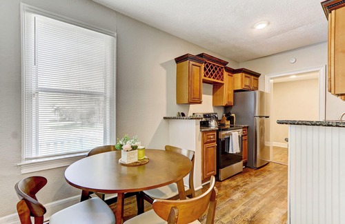 Sports Complex Apartment | Spacious 3-bedroom duplex in downtown Jacksonville-5 minute walk to the stadium