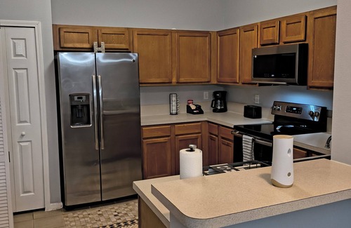 Hyde Park Apartment | Spacious 3-bedroom Condo in centralized Jacksonville location with WiFi, AC, etc