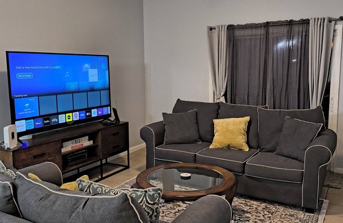 Hyde Park Apartment | Spacious 3-bedroom Condo in centralized Jacksonville location with WiFi, AC, etc