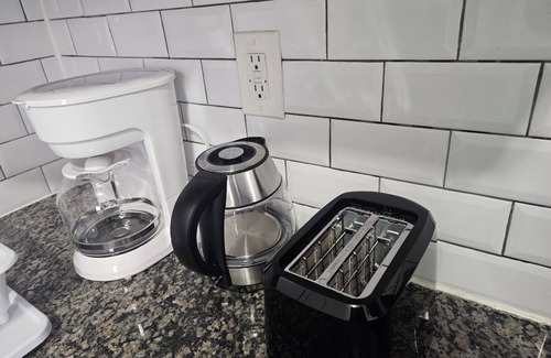 Greenville Apartment | Spacious 3-bedroom apt,2 baths with AC, WiFi in amazing Jersey City