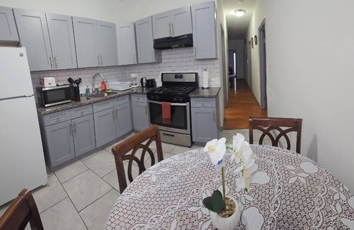 Greenville Apartment | Spacious 3-bedroom apt,2 baths with AC, WiFi in amazing Jersey City