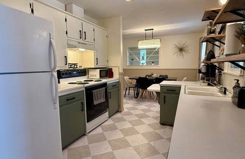 Springfield House | Spacious 3-bedroom house in lovely Springfield with two living rooms
