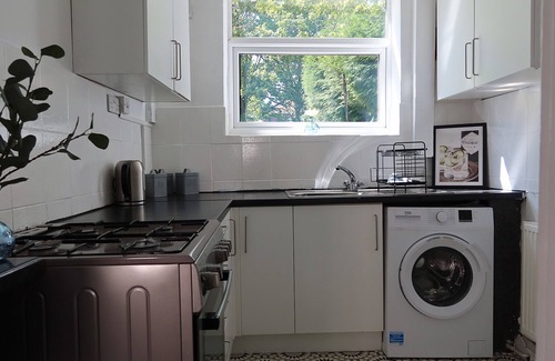 Newcastle-upon-Tyne House | Spacious 3 Bed House Newcastle upon Tyne|Free Parking| 6min drive to city centre