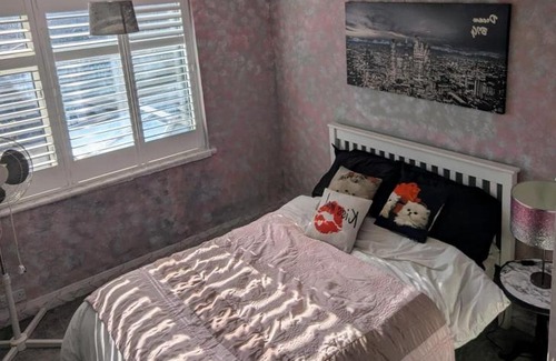 Ipswich House | Spacious 3B Home with Garden in Central Ipswich