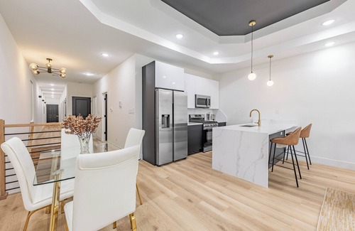 Washington Park Condo | Spacious 3BDR Luxury Penthouse 10 min from Downtown Chicago