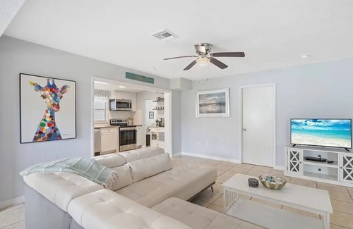 Rock Ridge House | Spacious 3Bed, 2Bath Home with Open Floor Plan - Just 2.5 Miles from the Beach!