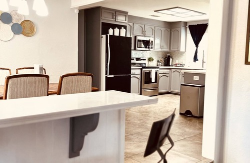 Citrus Heights House | Spacious 3bedroom: 70 inch 4K LED TV, Outdoor Firepit
