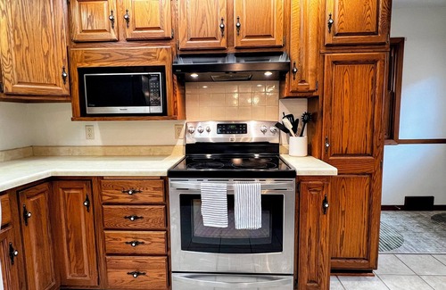 Eau Claire House | Spacious 3BR/2BA Gem Close to Downtown