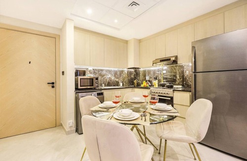 Jadaf Apartment | Spacious 3BR Family Stay with Balcony Views of Burj and City Lights