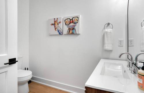 Wesley Heights Apartment | Spacious 3BR Home Oasis on Grandin Road