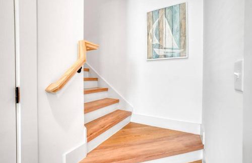 Wesley Heights Apartment | Spacious 3BR Home Oasis on Grandin Road