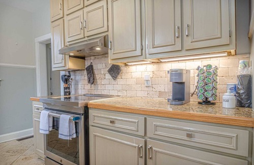 Columbus House | Spacious 3BR Midtown Home | Grad Family Stays