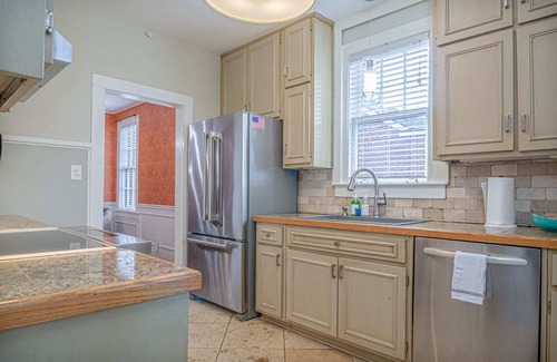 Columbus House | Spacious 3BR Midtown Home | Grad Family Stays