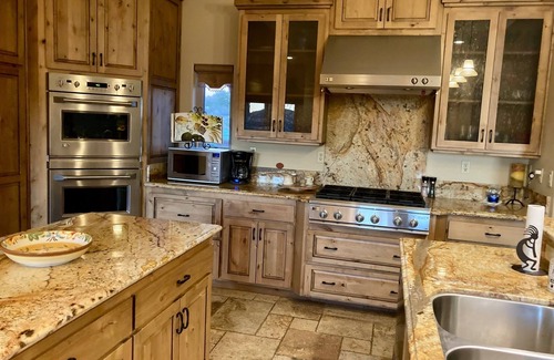 Ramona House | Spacious 3BR Retreat on 8 Acres with Pool/360 Views Near Golf & Wine Country