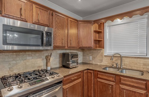 Shreveport House | Spacious 3BR Retreat Near Golf Course – Cozy & Convenient Stay in Shreveport!