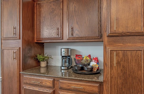 Shreveport House | Spacious 3BR Retreat Near Golf Course – Cozy & Convenient Stay in Shreveport!