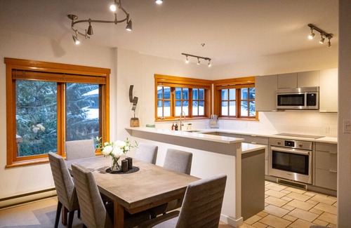 Nordic Estates Villa | Spacious 3BR:Sleeps 8 Comfortably,Pool,Hot Tub,Patio+BBQ& Near Valley Trail!