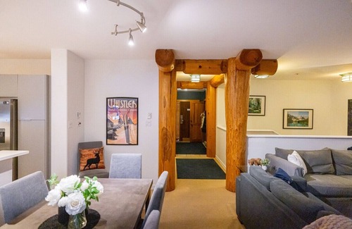 Nordic Estates Villa | Spacious 3BR:Sleeps 8 Comfortably,Pool,Hot Tub,Patio+BBQ& Near Valley Trail!