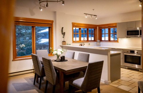 Nordic Estates Villa | Spacious 3BR:Sleeps 8 Comfortably,Pool,Hot Tub,Patio+BBQ& Near Valley Trail!