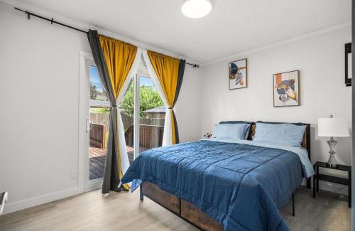 Southeast Calgary House | Spacious 3BR Southview Family Home , 14 Min to Airport, 8 Min to Downtown &Zoo